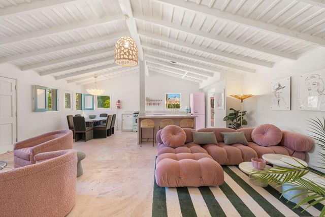 231 W El Camino Way, Palm Springs, CA 92264