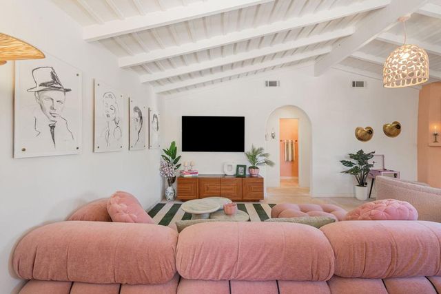 231 W El Camino Way, Palm Springs, CA 92264