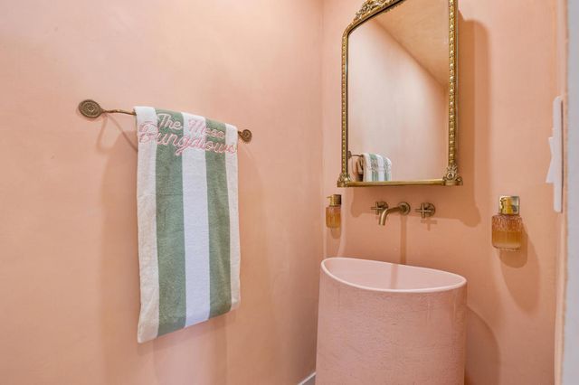 231 W El Camino Way, Palm Springs, CA 92264