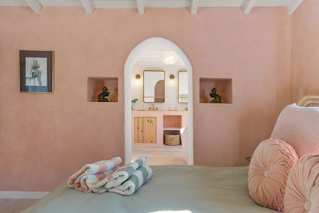 231 W El Camino Way, Palm Springs, CA 92264