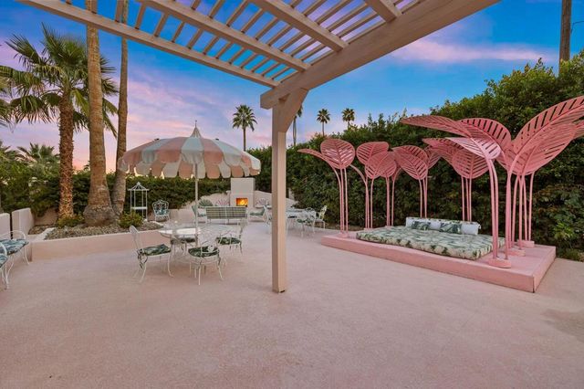 231 W El Camino Way, Palm Springs, CA 92264