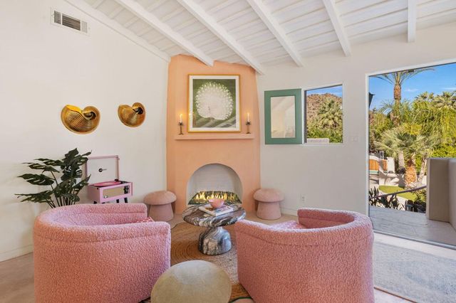 231 W El Camino Way, Palm Springs, CA 92264