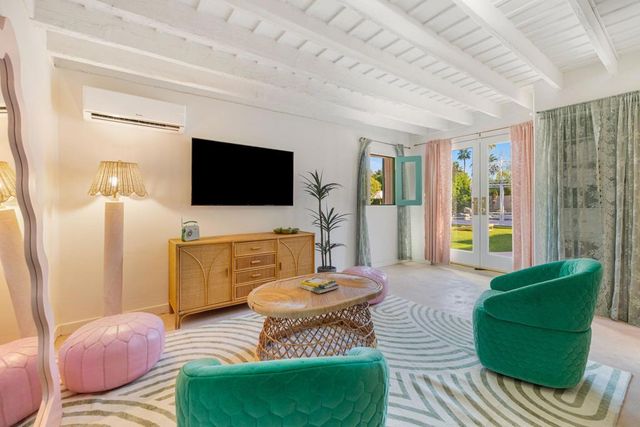 231 W El Camino Way, Palm Springs, CA 92264