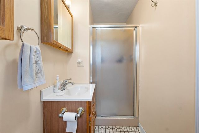 137 Catamount Rd, Tewksbury, MA 01876