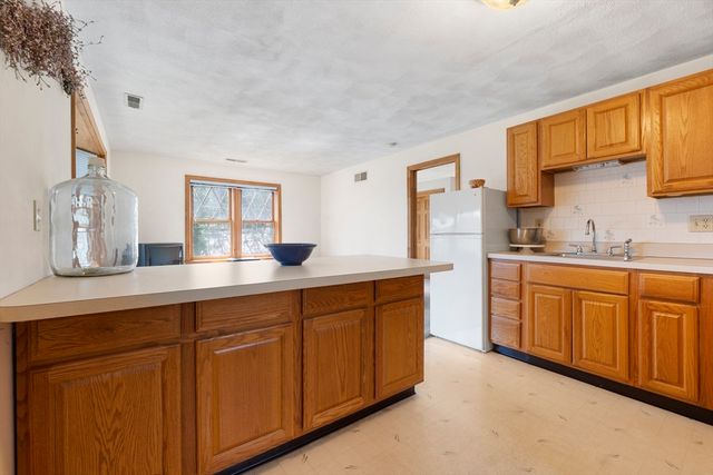 137 Catamount Rd, Tewksbury, MA 01876