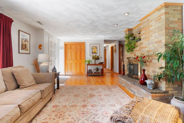 137 Catamount Rd, Tewksbury, MA 01876