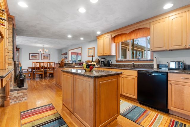 137 Catamount Rd, Tewksbury, MA 01876