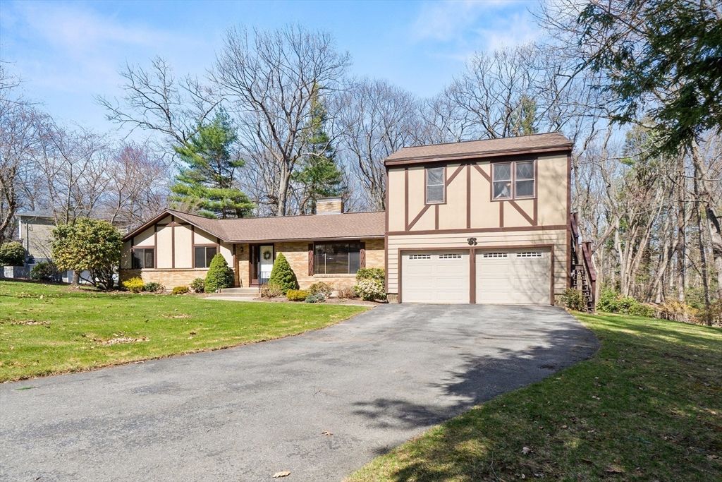 137 Catamount Rd, Tewksbury, MA 01876