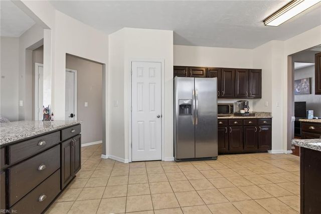 307 Peachwood CT, Suffolk, VA 23434