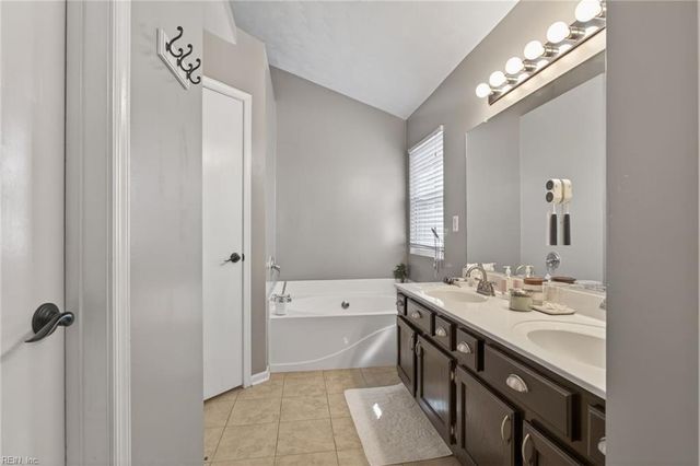 307 Peachwood CT, Suffolk, VA 23434