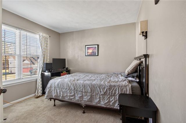 307 Peachwood CT, Suffolk, VA 23434