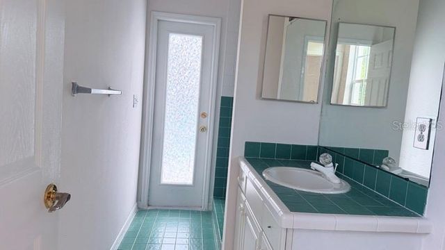 8708 MAPLE LAKE PLACE, Tampa, FL 33635