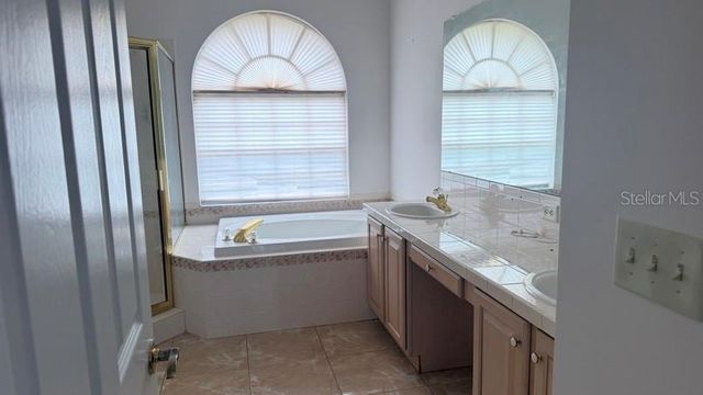 8708 MAPLE LAKE PLACE, Tampa, FL 33635