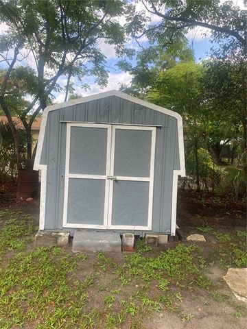 1037 S ADELLE AVENUE, Deland, FL 32720