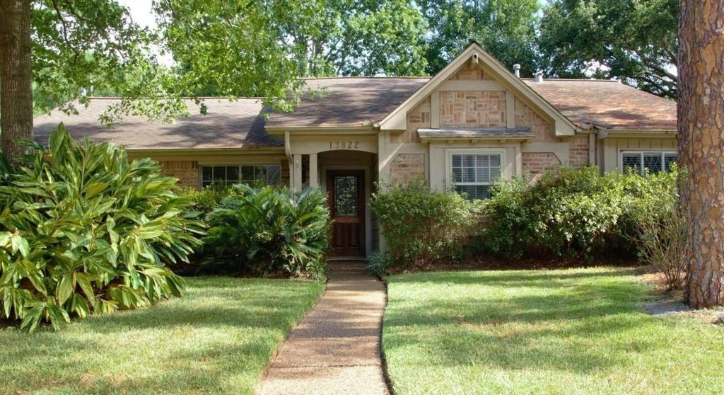 13822 Saint Marys Lane, Houston, TX 77079
