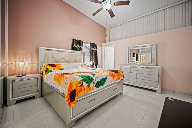 7581 W 29th Way, Hialeah, FL 33018