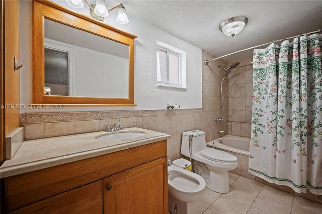 7581 W 29th Way, Hialeah, FL 33018
