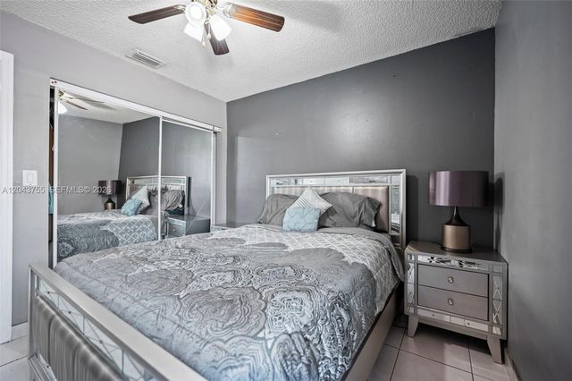 7581 W 29th Way, Hialeah, FL 33018
