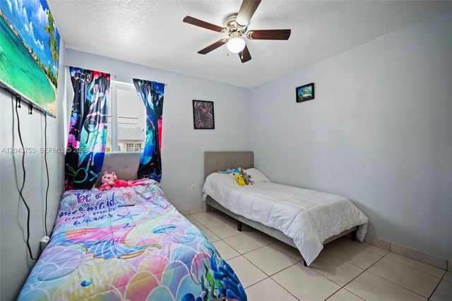 7581 W 29th Way, Hialeah, FL 33018