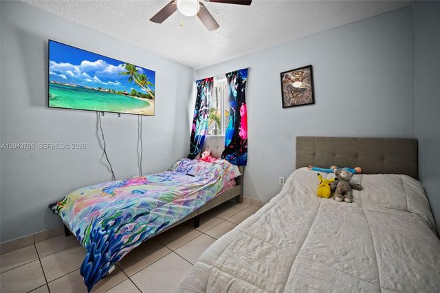 7581 W 29th Way, Hialeah, FL 33018