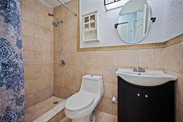7581 W 29th Way, Hialeah, FL 33018