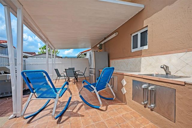 7581 W 29th Way, Hialeah, FL 33018