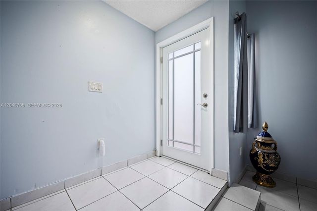 7581 W 29th Way, Hialeah, FL 33018