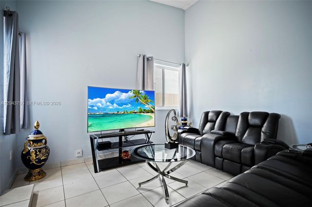 7581 W 29th Way, Hialeah, FL 33018