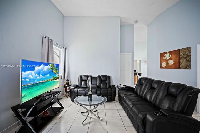 7581 W 29th Way, Hialeah, FL 33018