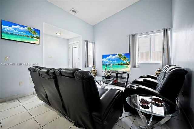 7581 W 29th Way, Hialeah, FL 33018