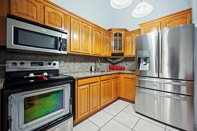 7581 W 29th Way, Hialeah, FL 33018