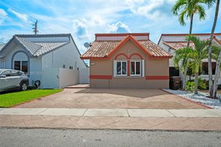 7581 W 29th Way, Hialeah, FL 33018