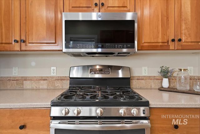 191 S Spring Lake Way, Star, ID 83669