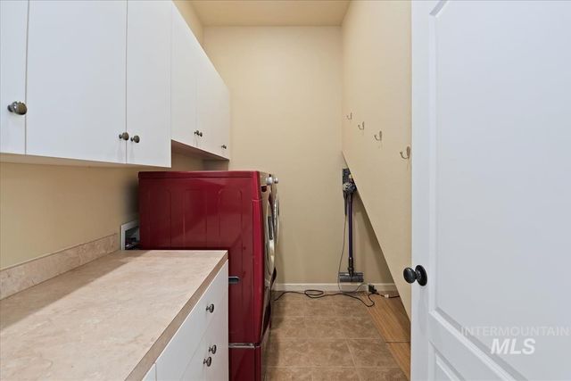 191 S Spring Lake Way, Star, ID 83669