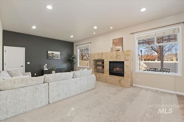 191 S Spring Lake Way, Star, ID 83669