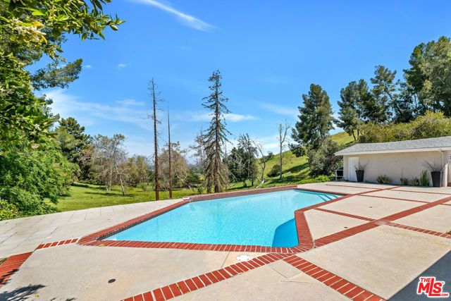20859 Exhibit Place, Woodland Hills (los Angeles), CA 91367