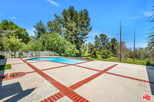 20859 Exhibit Place, Woodland Hills (los Angeles), CA 91367