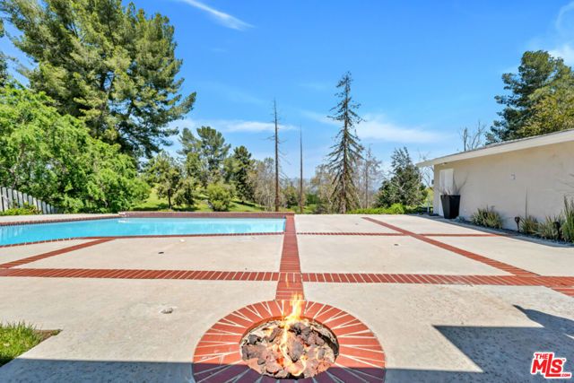 20859 Exhibit Place, Woodland Hills (los Angeles), CA 91367