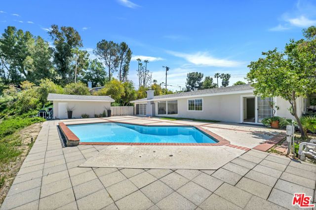 20859 Exhibit Place, Woodland Hills (los Angeles), CA 91367