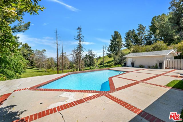 20859 Exhibit Place, Woodland Hills (los Angeles), CA 91367