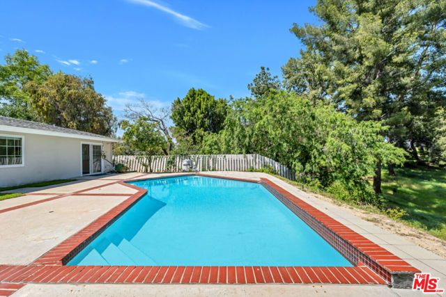20859 Exhibit Place, Woodland Hills (los Angeles), CA 91367