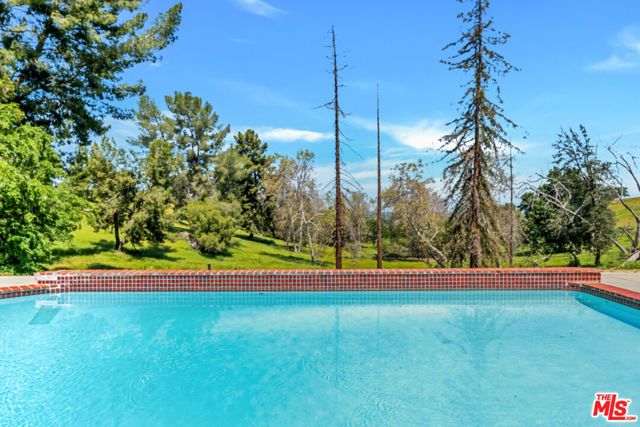 20859 Exhibit Place, Woodland Hills (los Angeles), CA 91367
