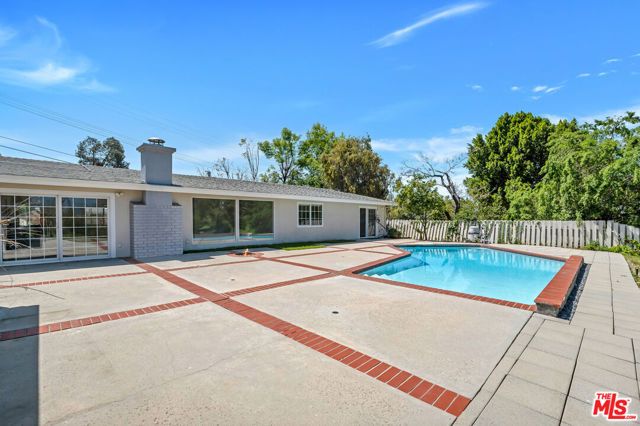 20859 Exhibit Place, Woodland Hills (los Angeles), CA 91367