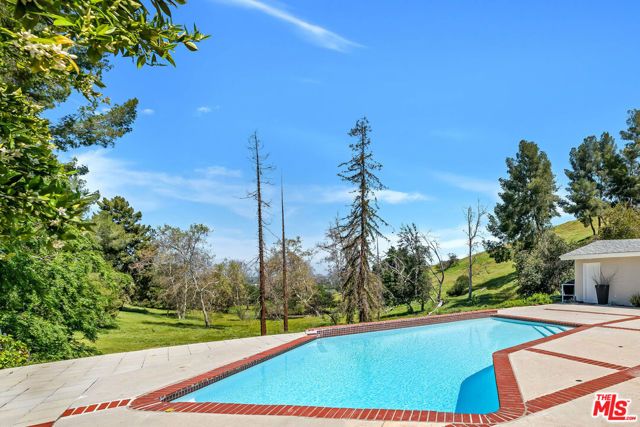 20859 Exhibit Place, Woodland Hills (los Angeles), CA 91367