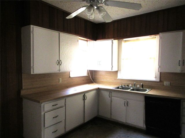 916 Ward, Marlin, TX 76661