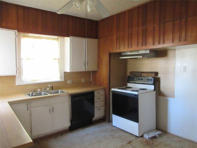 916 Ward, Marlin, TX 76661