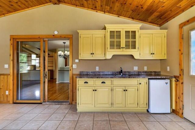 914 Hawthorne DRIVE, Howards Grove, WI 53083