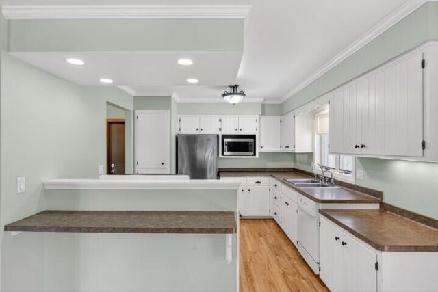 914 Hawthorne DRIVE, Howards Grove, WI 53083
