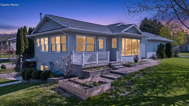 914 Hawthorne DRIVE, Howards Grove, WI 53083
