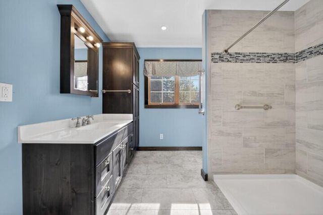 914 Hawthorne DRIVE, Howards Grove, WI 53083